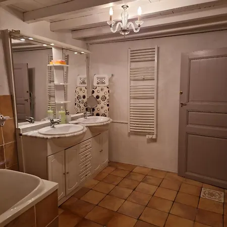 Charmante Petite Grange - 5 Couchages بيت للعطل Nalzen